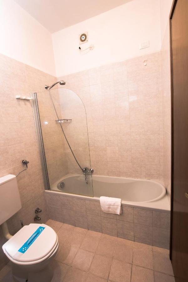 Hotel Giulia Марина-ди-Масса Экстерьер фото