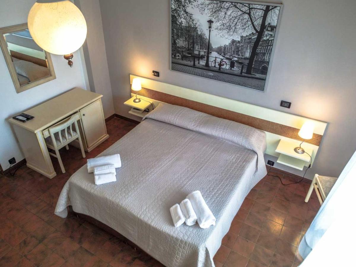 Hotel Giulia Марина-ди-Масса Экстерьер фото