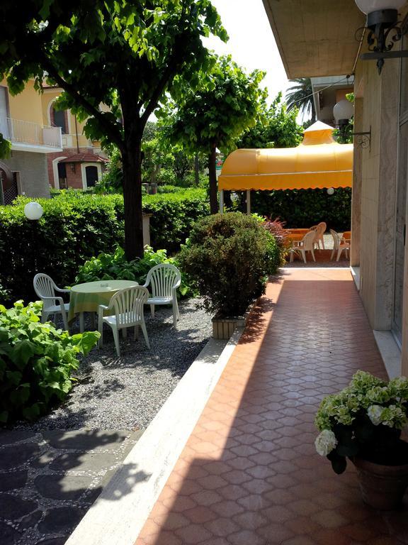 Hotel Giulia Марина-ди-Масса Экстерьер фото