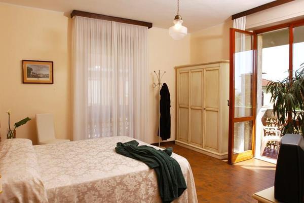 Hotel Giulia Марина-ди-Масса Экстерьер фото